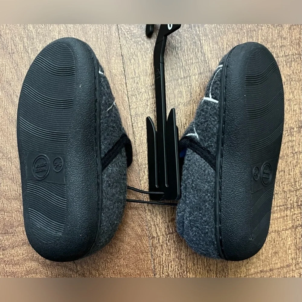 NWT baby toddler boy glow in the dark spider slippers Sz 5/6